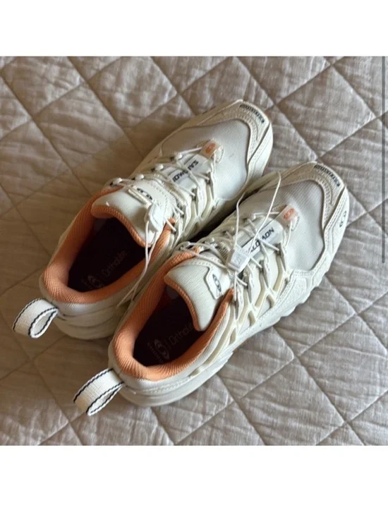 Women’s Solomon White & Tan Sneakers Size 6.5 - Picture 2 of 4